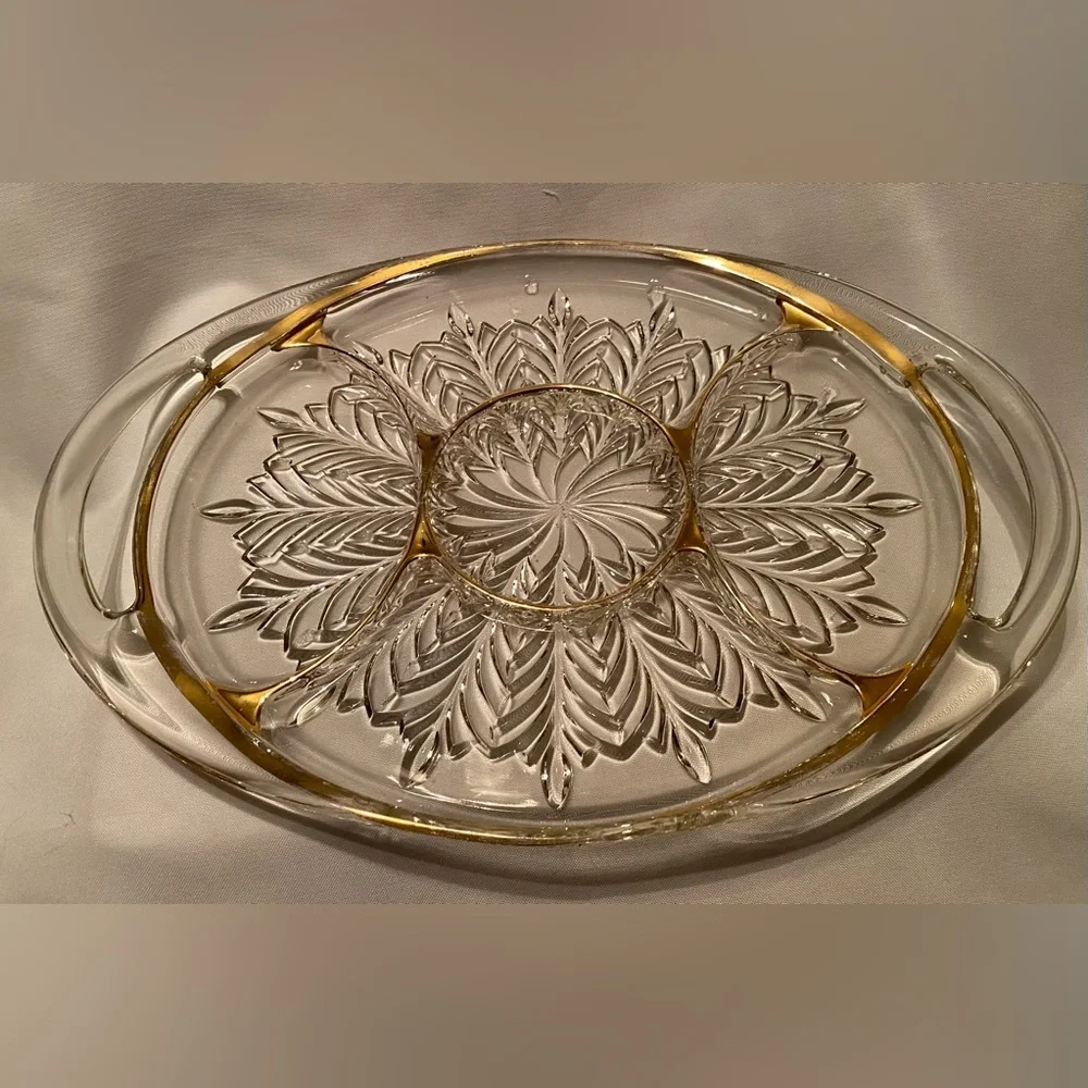 Gorgeous Vintage 1950s Jeannette Glass Relish Sectioned Serving Tray - Picture 2 of 6